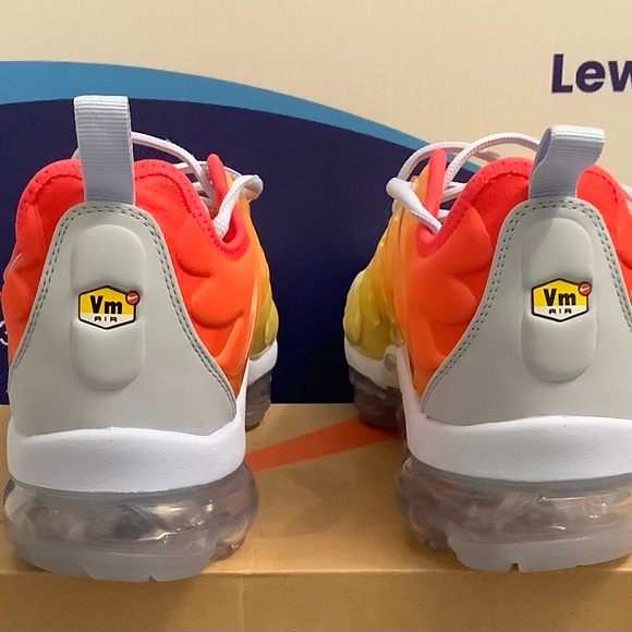 Nike Air VaporMax Plus Sunrise Women’s Size 12 - Picture 5 of 9